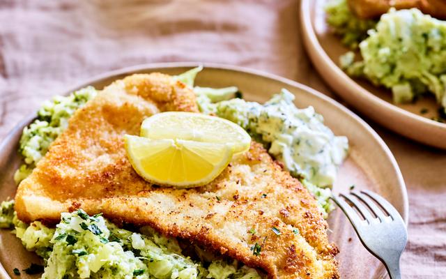 Groentestoemp met gepaneerde visfilets