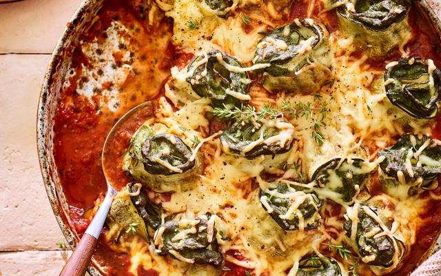 Courgetterolletjes met spinazie-pestovulling