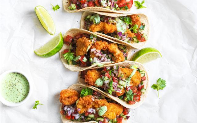 Krokante kipwraps met tomatensalsa en wasabimayonaise