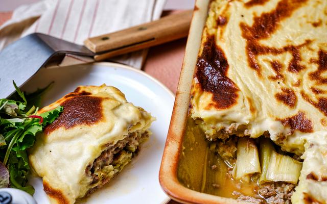 Prei-gehaktschotel met puree en kaassaus
