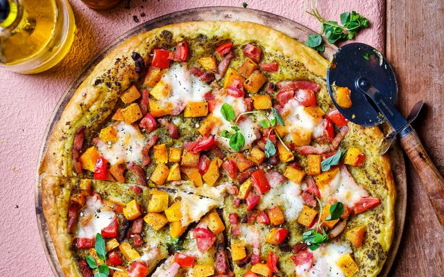 Plaattaart met pompoen, spekjes en mozzarella