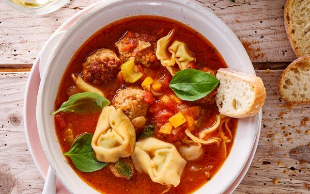 Tortellinisoep met balletjes