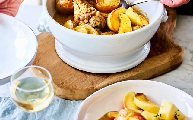 Kipstoofpotje met gebakken appeltjes