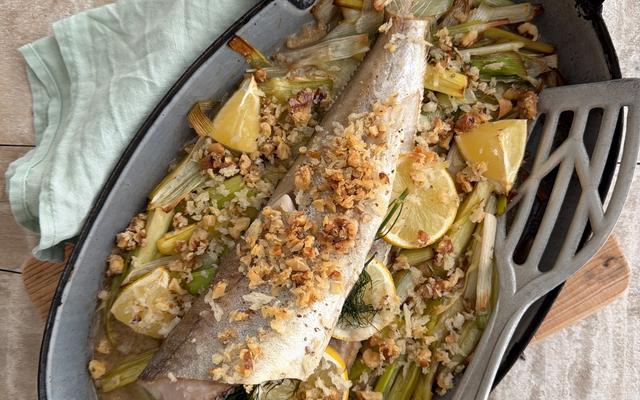 Wijting met prei en citroencrumble