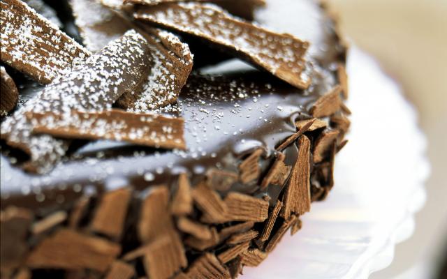 Zachte chocoladetaart met choco-kaasglazuur