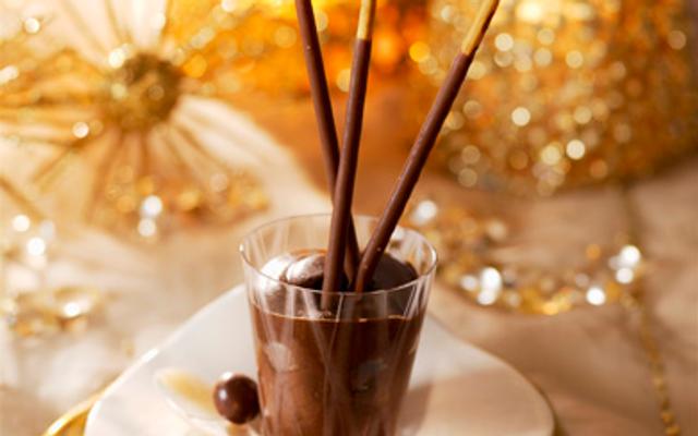 Chocolademousse met mikado's