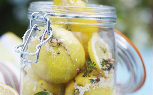 Citrons confits au sel et épices