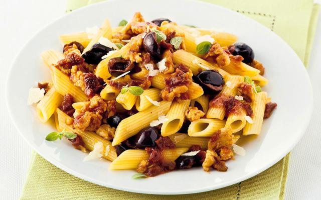 Penne met kip en olijven