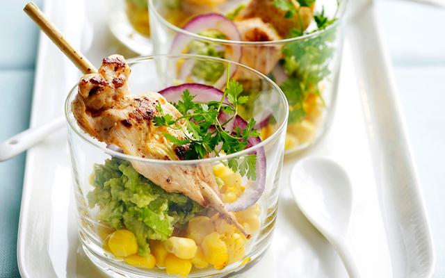 Kipsaté met avocadosalsa
