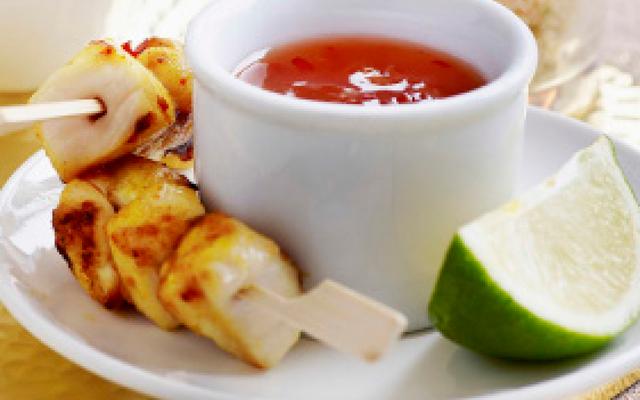 Kipsaté met zoete chilisaus