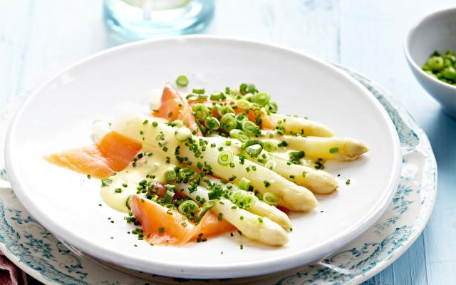 Asperges met gerookte zalm