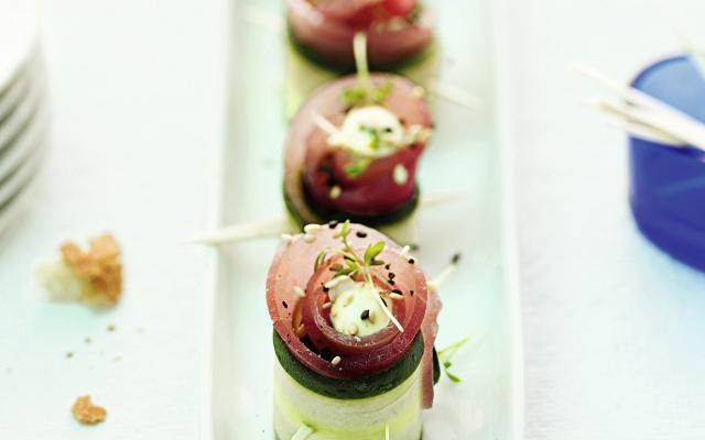 Komkommer-tonijnroosjes