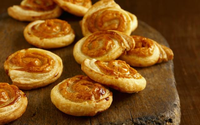 Feuilletés roulés aux fromages