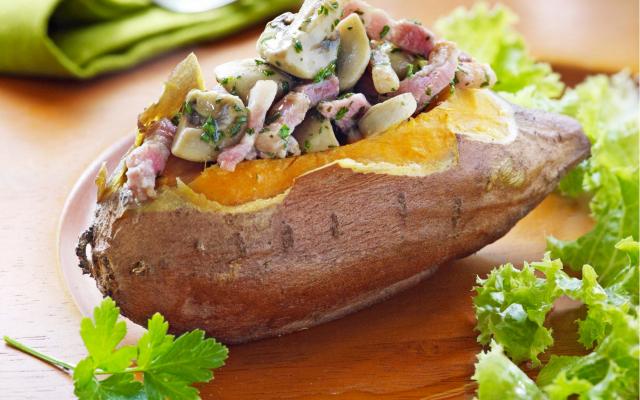 Zoete aardappel met champignons en spek