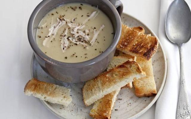 Zoete aardappelsoep met kip