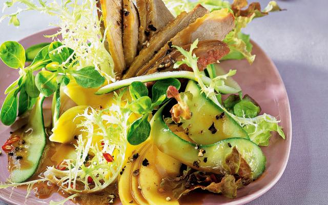 Salade met mango en eendenborst