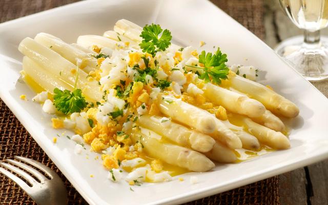 Asperges à la flamande