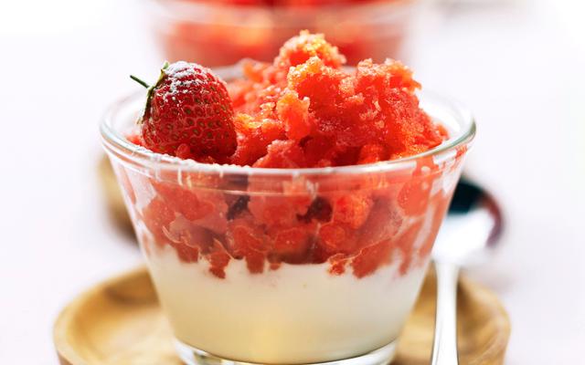 Vanillecrème met aardbeiengranité