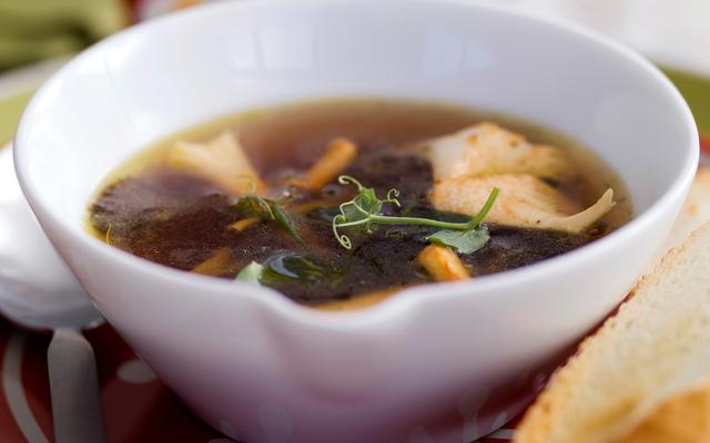 Consommé met paddenstoelen