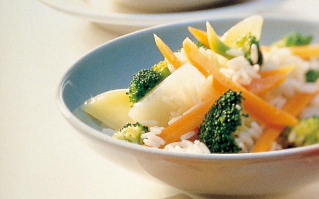 Rijst met broccoli en wortelen