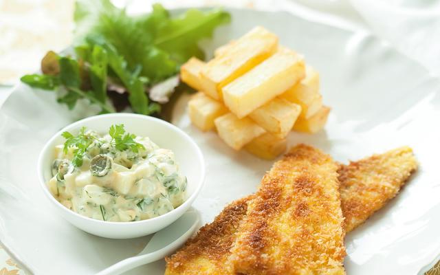 Vissticks van pladijs met pont-neuf aardappelen en échte tartaarsaus