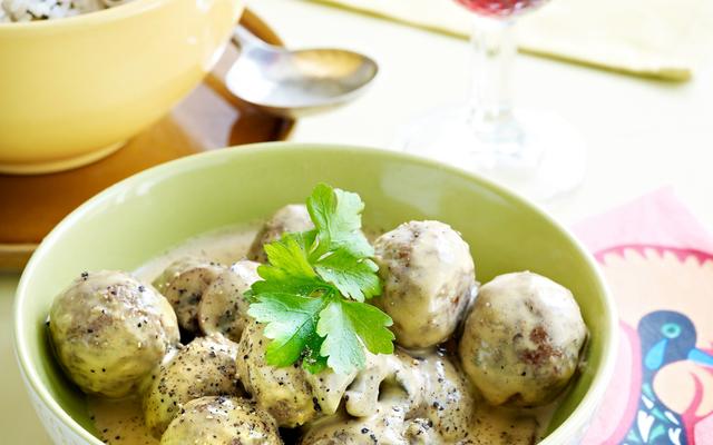 Almôndegas met rijst en champignonroomsaus