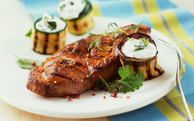 Rumpsteak met courgetterolletjes