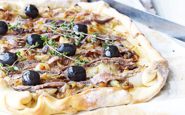 Pissaladière met ansjovis