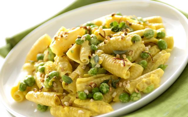 Pasta met doperwtjes en saffraan