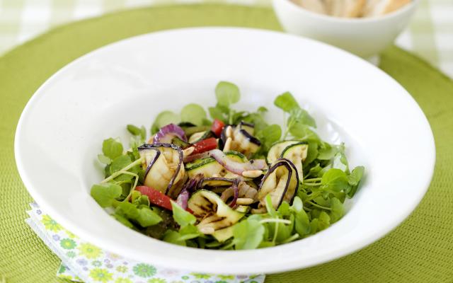 Waterkerssalade met gegrilde groenten