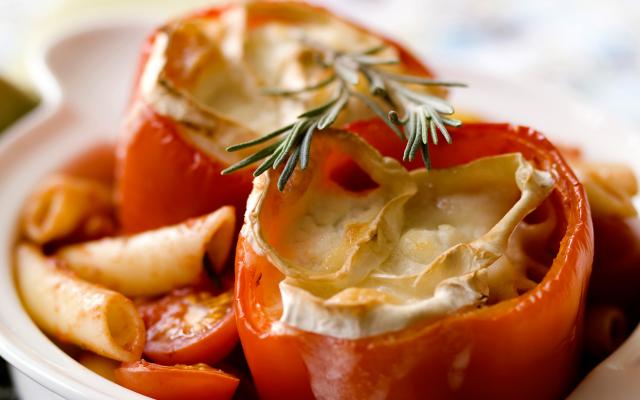 Vegetarische ovenpasta met gegrilde geitenkaas