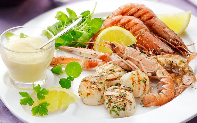 Gegrilde zeevruchten met aïoli