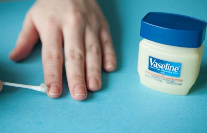 Voorkom nagellak op je huid