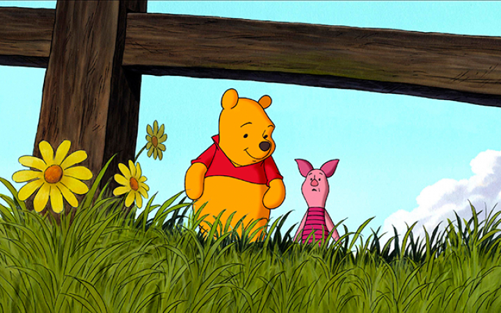4. De acteur die de stem van Winnie the Pooh inspreekt, belt af en toe kinderen met kanker op in het ziekenhuis.