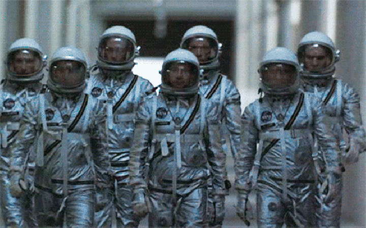 13. NASA heeft de benamingen van de maten van hun ‘penismouwen’, waardoor astronauten moeten plassen, moeten veranderen in ‘large’, ‘enorm’ en ‘gigantisch’.