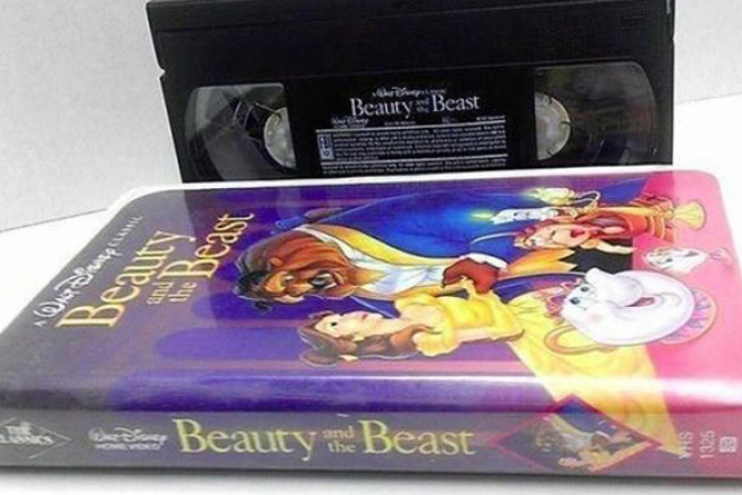 Cassette Vhs La Belle Et La Bete 10 jouets des années 90 qui valent une fortune aujourd'hui