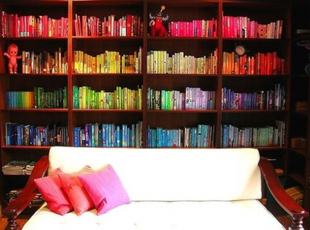 Rangschik je boeken op kleur