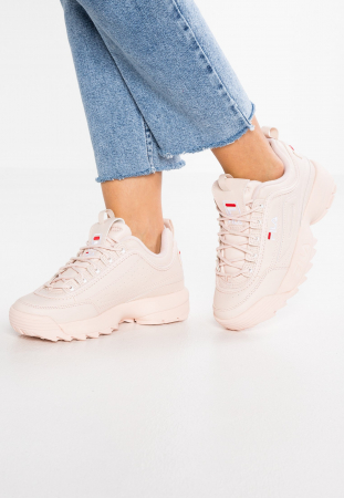 chaussure fila avec des fleurs