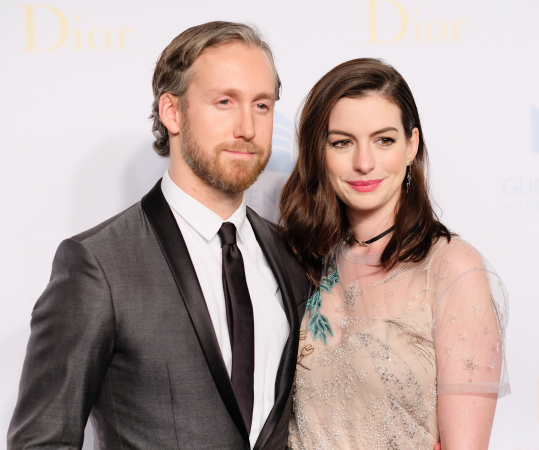Adam Shulman (36) en Anne Hathaway (35)