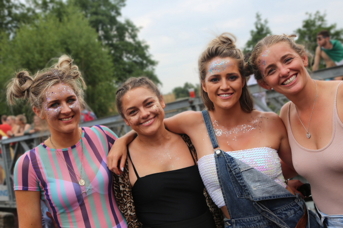 Meagan, Anna, Esther, Rennae – Engeland