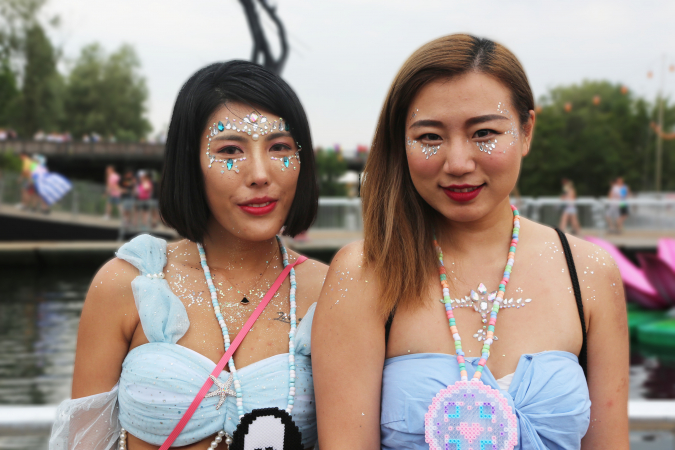 Bella & Nika – China