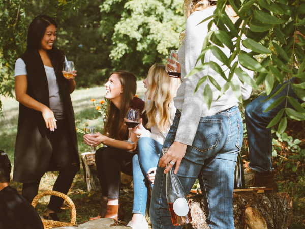 16. Laat hem weten dat je aan hem denkt wanneer je een <em>girls’ night</em> hebt.