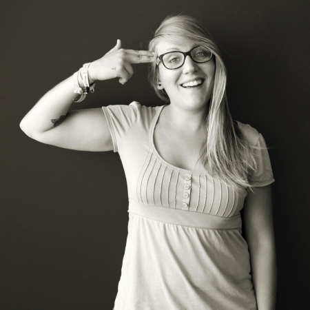 Camille, 28 ans, web designeuse et développeuse front end* dans une agence de communication