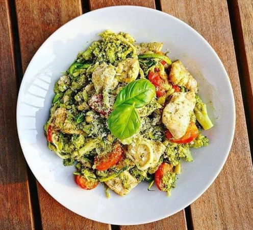 6. Courgetti met kalkoen en groentjes