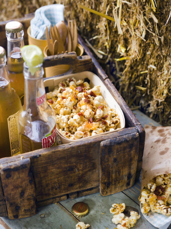 Tex-mexpopcorn met cheddar en zongedroogde tomaten