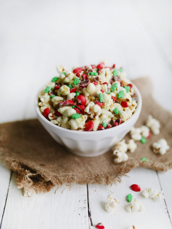 Rood-wit-groene popcorn met M&M’s