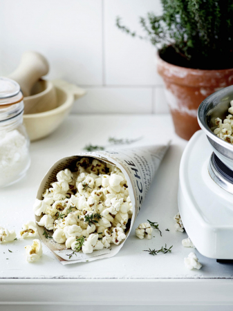 Pittige popcorn met kokos en tijm