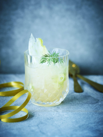 Cocktail van vermout, pompelmoes en venkel