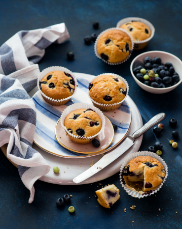 Muffins met blauwe bessen en witte chocolade