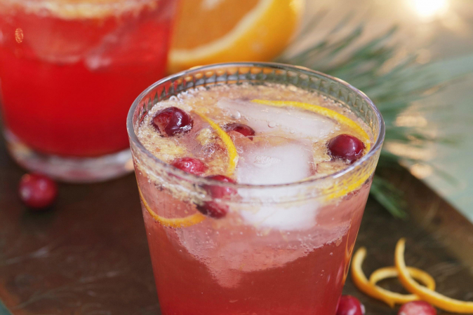 Veenbessencocktail met rode bessen en sinaasappel